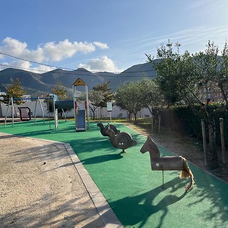 Appartement Standing 58M Plage A 3Mn En Voiture Roses Bagian luar foto