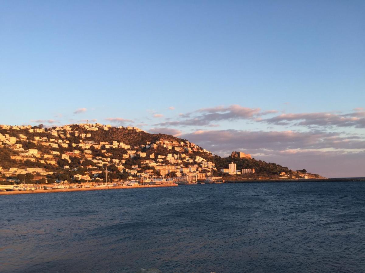 Appartement Standing 58M Plage A 3Mn En Voiture Roses Bagian luar foto